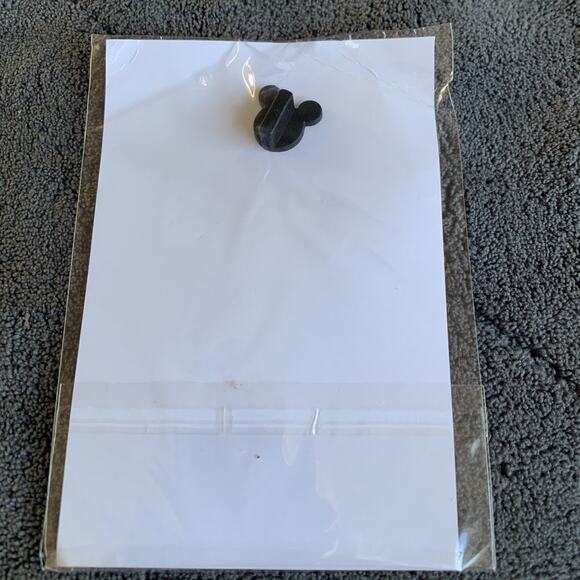 Disney Mickey Disneyland Resort 2018 Happy Holiday Pin Cast Exclusive Christmas - Picture 4 of 7